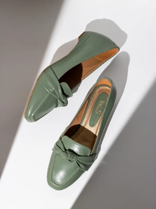 Womens Green Solid Pointed Toe Party Wear Flat Ballerinas